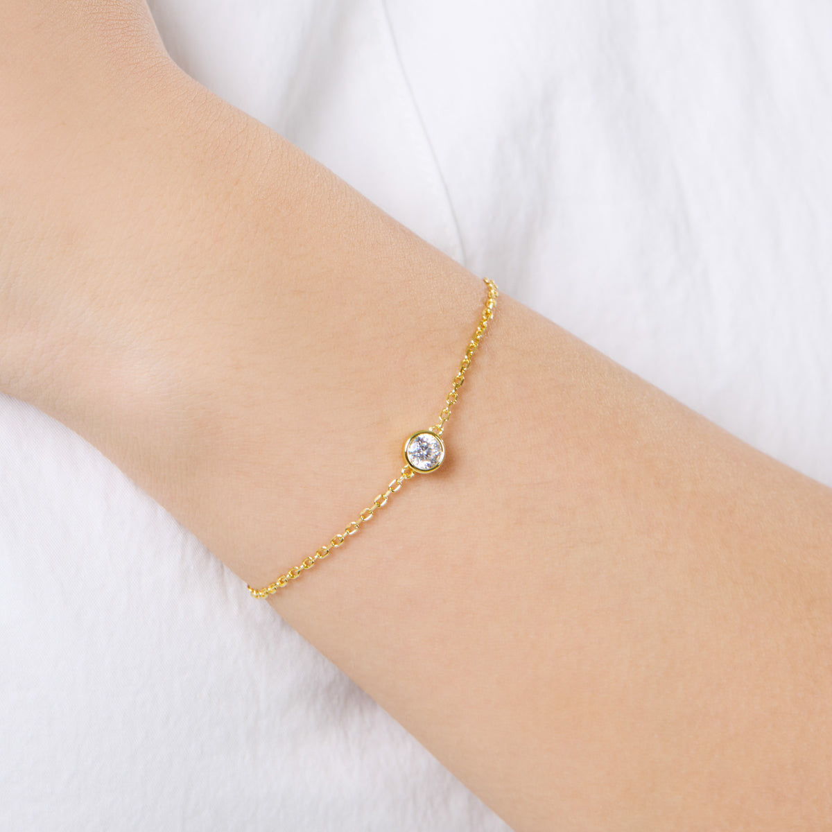 Lucina Bracelet close-up – Gold 16-18cm, Gold 18-20cm