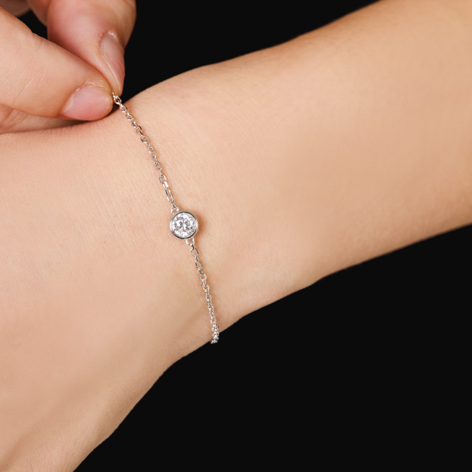Lucina Bracelet close-up – Silver 16-18cm, Silver 18-20cm