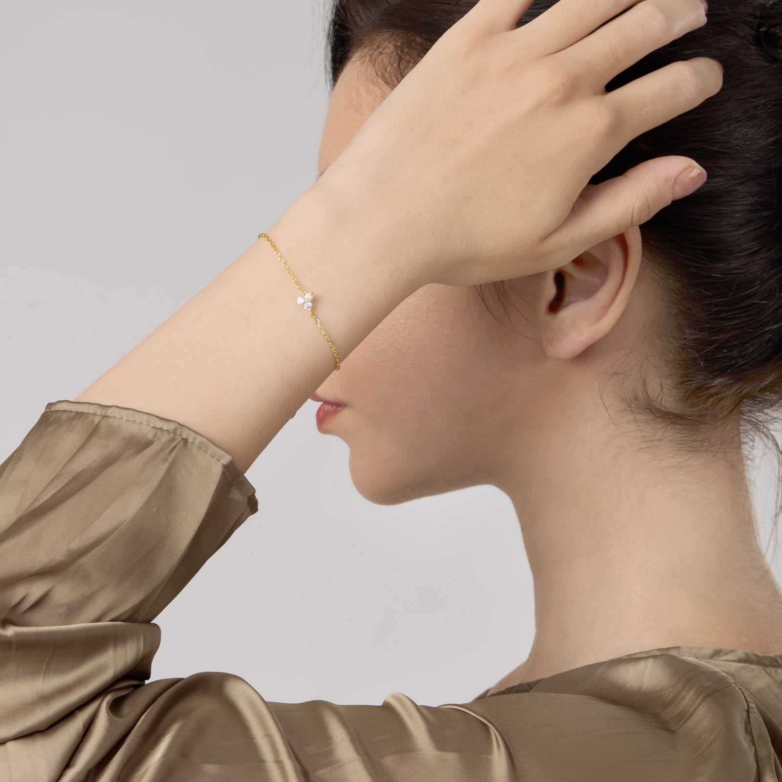 Petal Bracelet mid shot – Gold 16-18cm, Gold 18-20cm