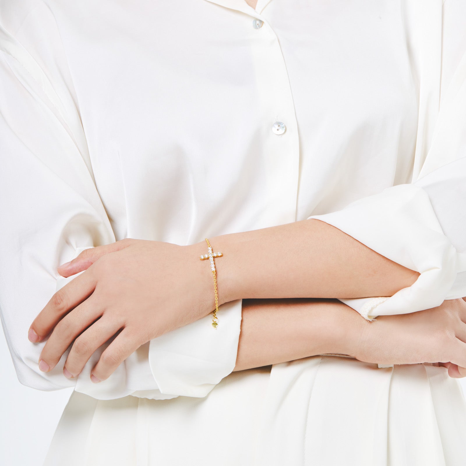 Vera Bracelet wide shot – Gold 16-18cm, Gold 18-20cm