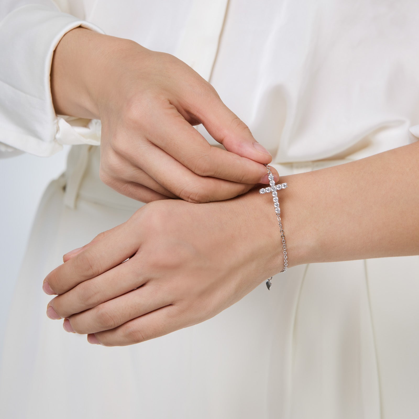 Vera Bracelet mid shot – Silver 16-18cm, Silver 18-20cm