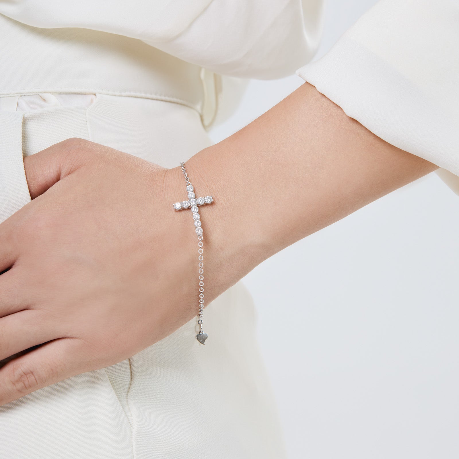Vera Bracelet close-up – Silver 16-18cm, Silver 18-20cm